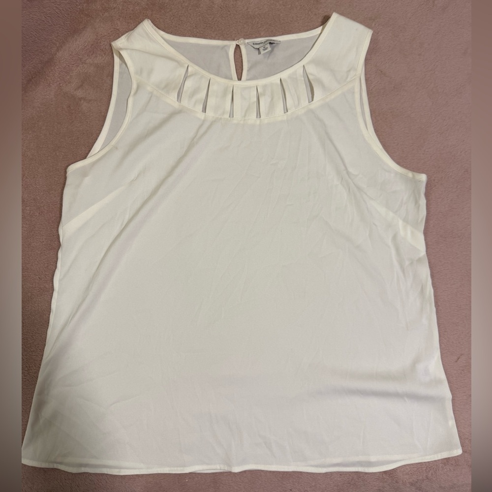 🔴🔴Banana Republic Cream Sleeveless Blouse